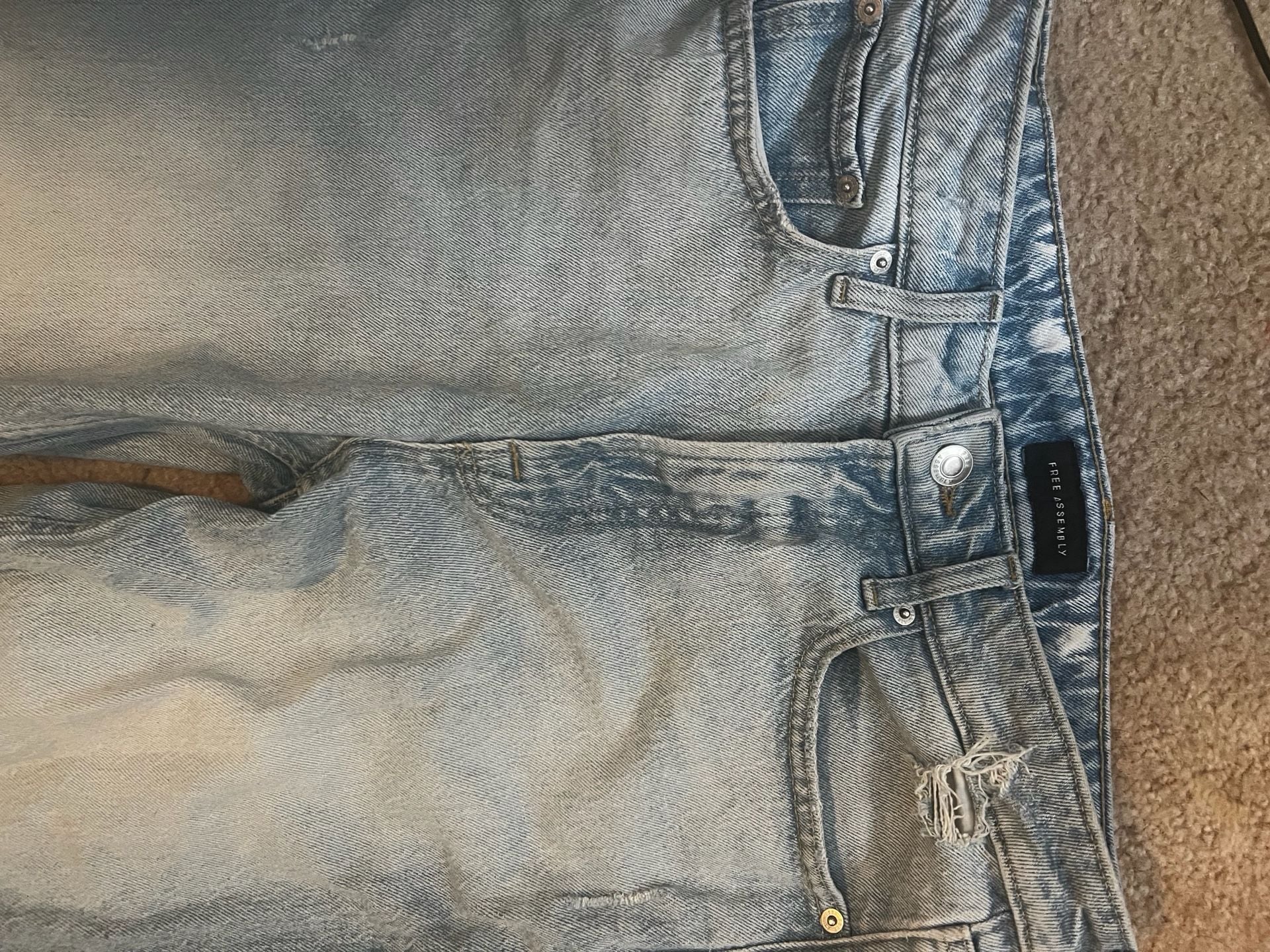 Free Assembly Distressed Straight Leg Jeans Size 8 4