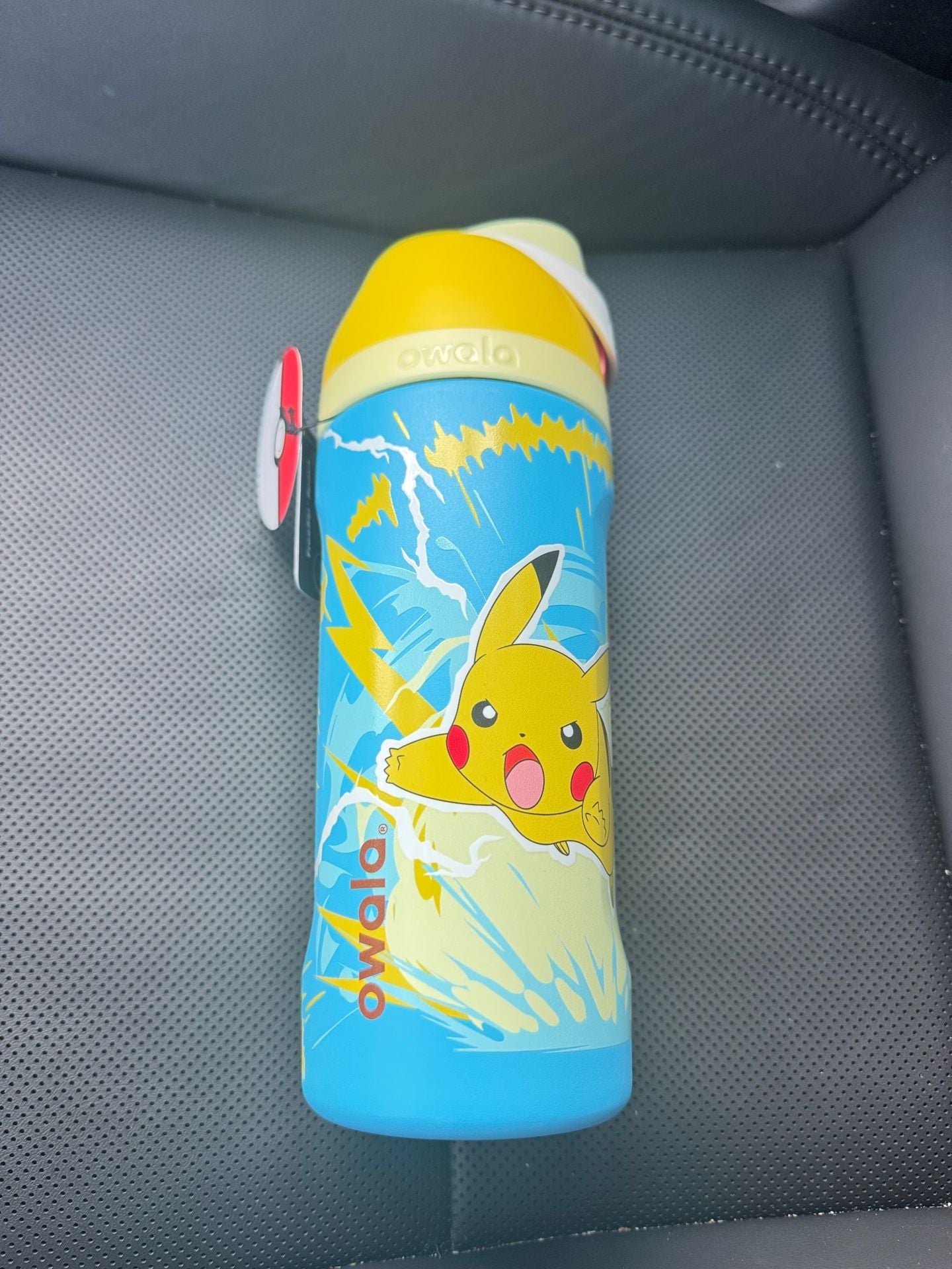 Owala FreeSip Water Bottle Pikachu Size 16 oz 2
