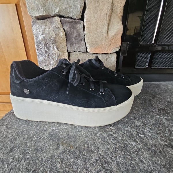 Skechers Martha Stewart Plateau Size 9.5 womens Black Suede Platform Sneakers