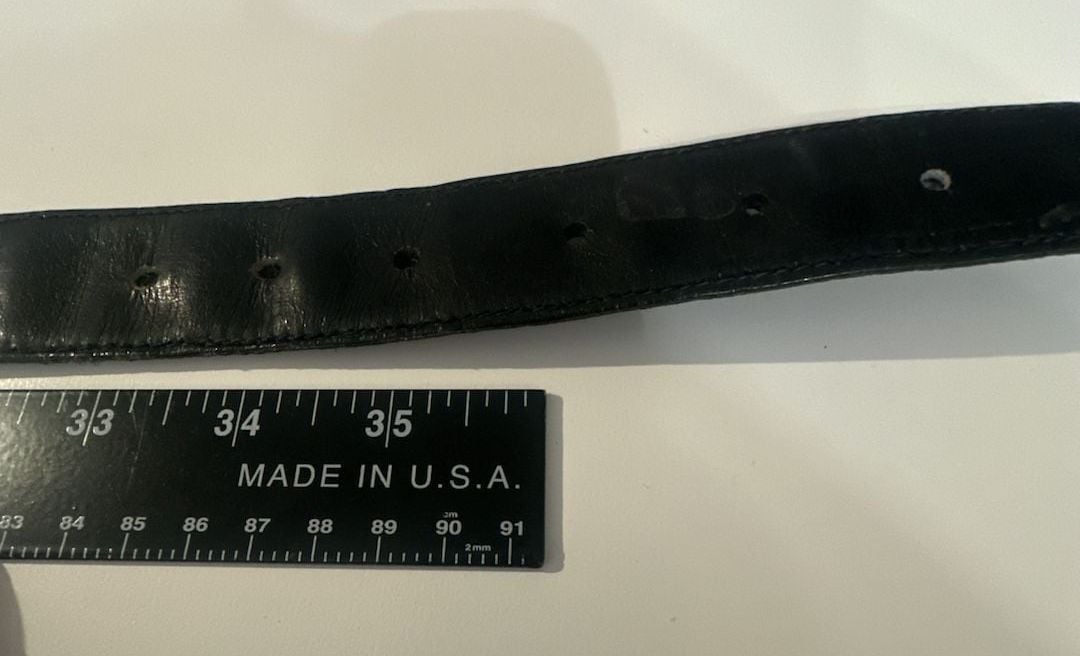Authentic Gucci Vintage Black Leather Belt Gold G Buckle 10