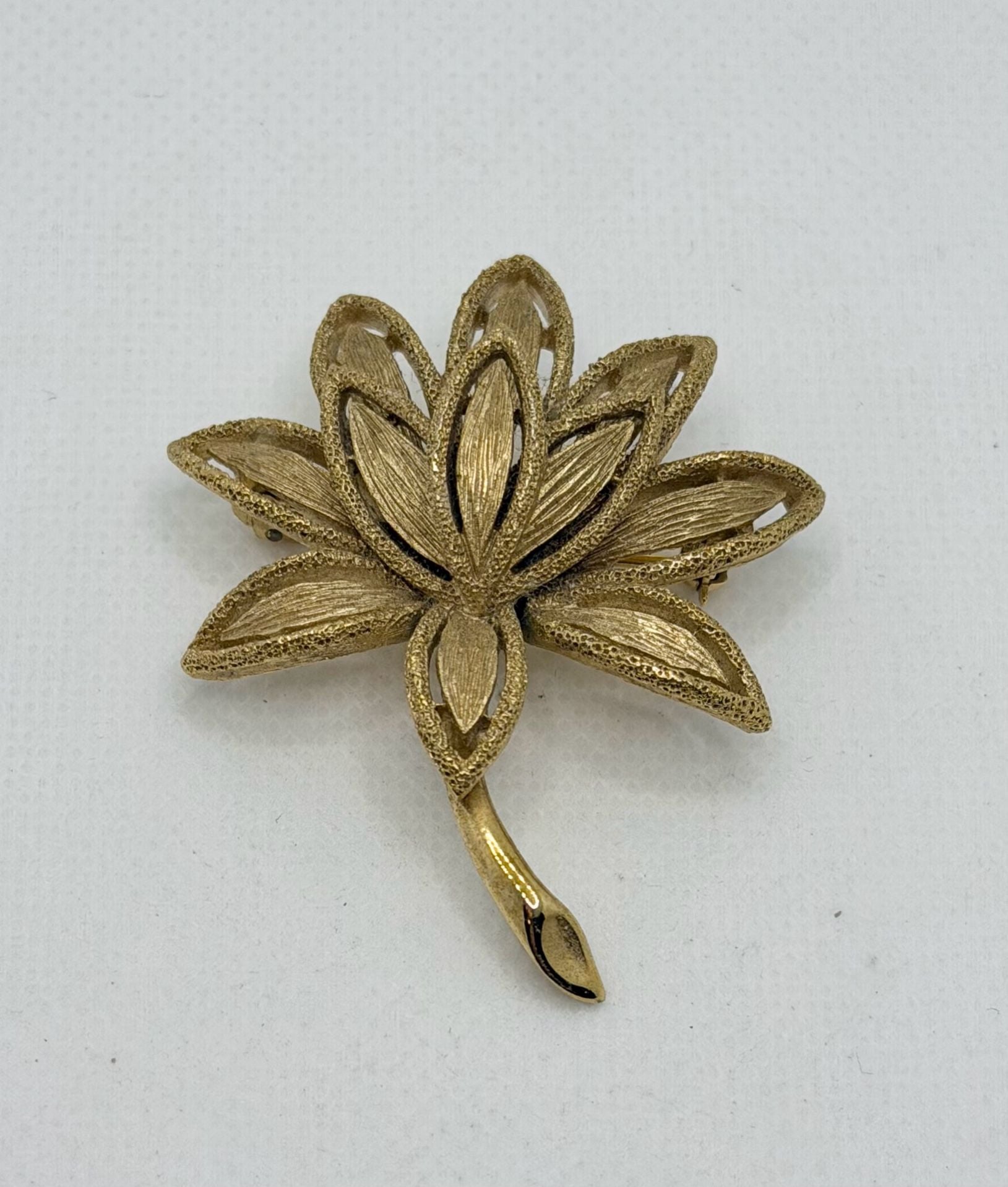 Avon Gold Tone Textured Lotus Flower Brooch Pin 2