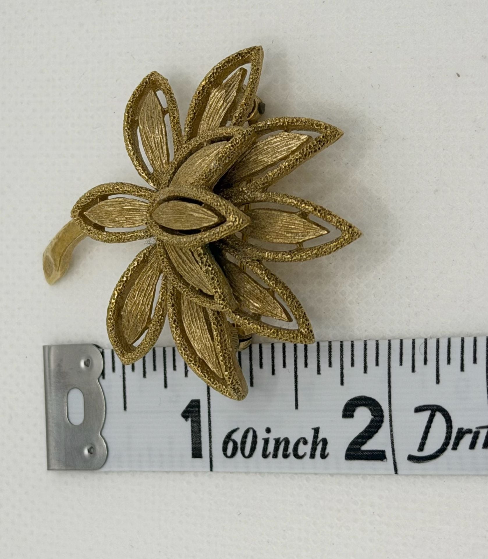 Avon Gold Tone Textured Lotus Flower Brooch Pin 4