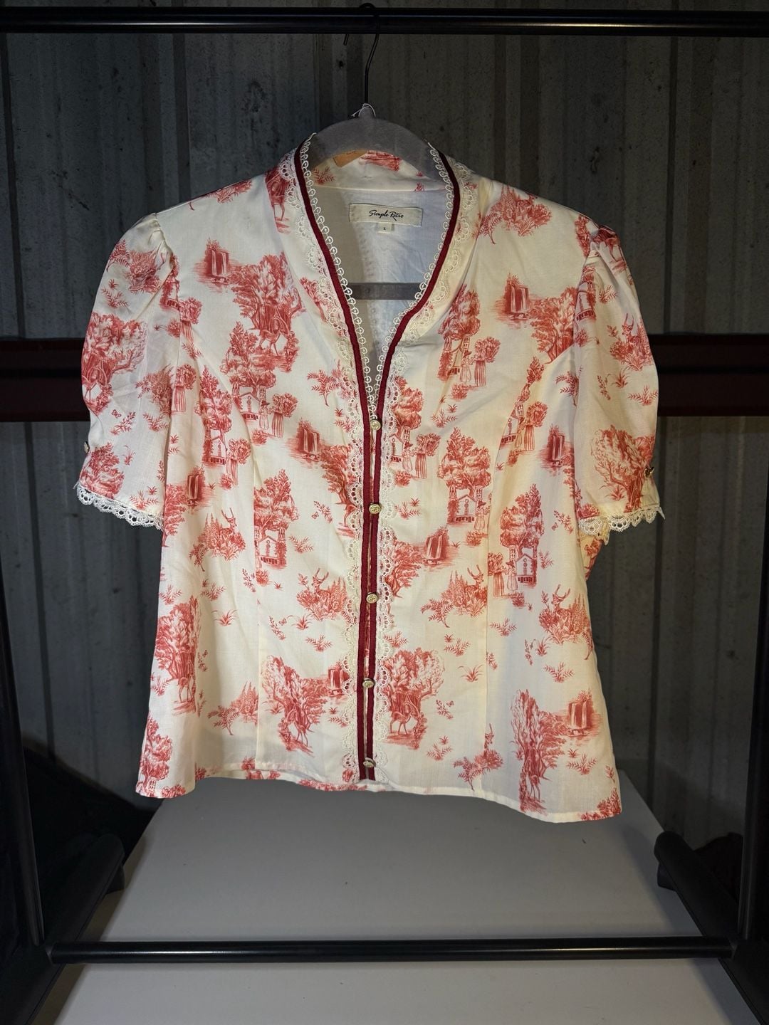 Simple Retro Toile Print Blouse Size L Red White Short Sleeve Button Front 2