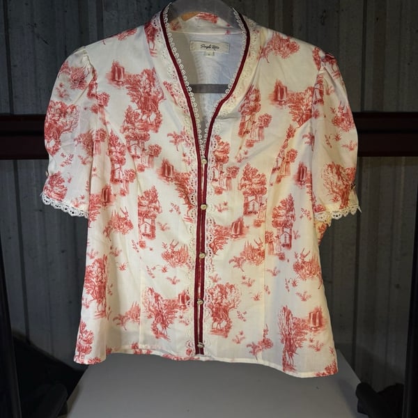 Simple Retro Toile Print Blouse Size L Red White Short Sleeve Button Front