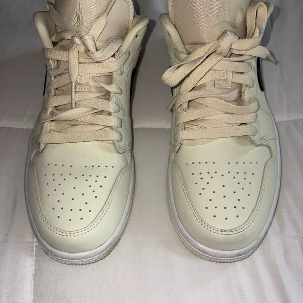Jordan Air Jordan 1 Low Size 9 Coconut Milk White Black Sneakers