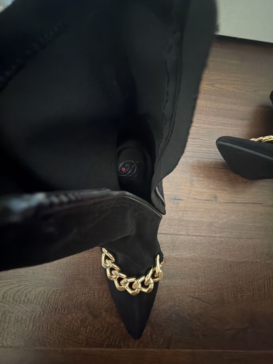 Delicious Black Ankle Boots Size 8.5 Gold Chain Heeled Pointed Toe Shoes 7