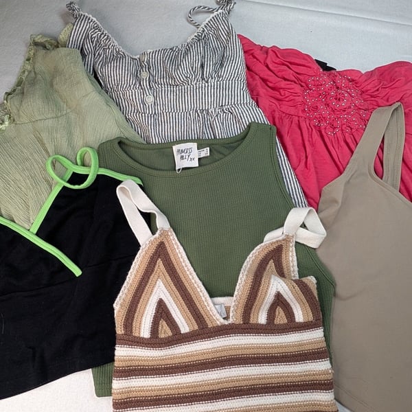 Mixed bundle of 7 small tops