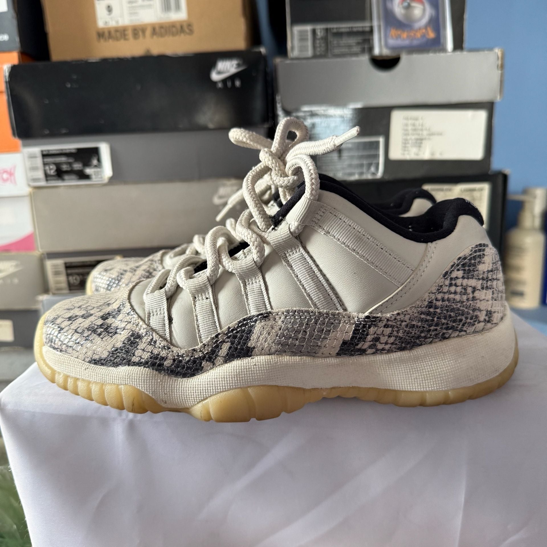 Jordan Air Jordan 11 Retro Low GS Size 5Y Light Bone Snakeskin 3