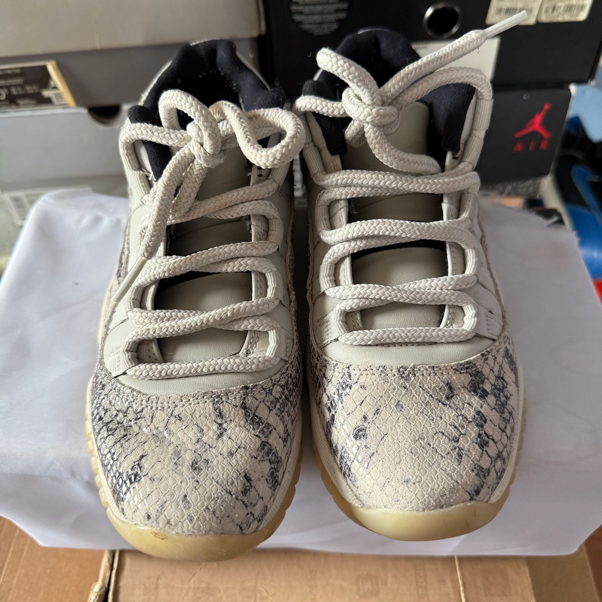 Jordan Air Jordan 11 Retro Low GS Size 5Y Light Bone Snakeskin 4