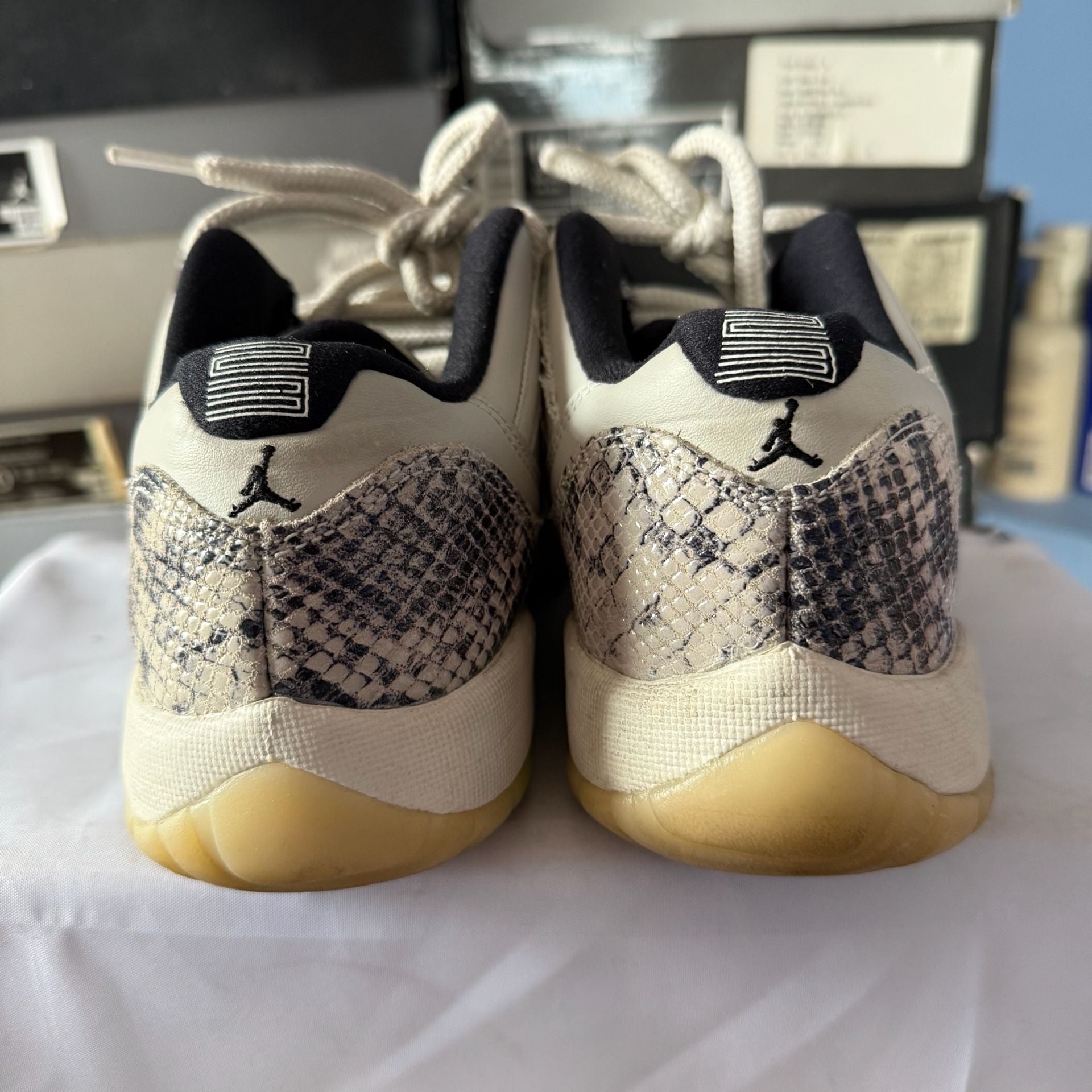 Jordan Air Jordan 11 Retro Low GS Size 5Y Light Bone Snakeskin 5