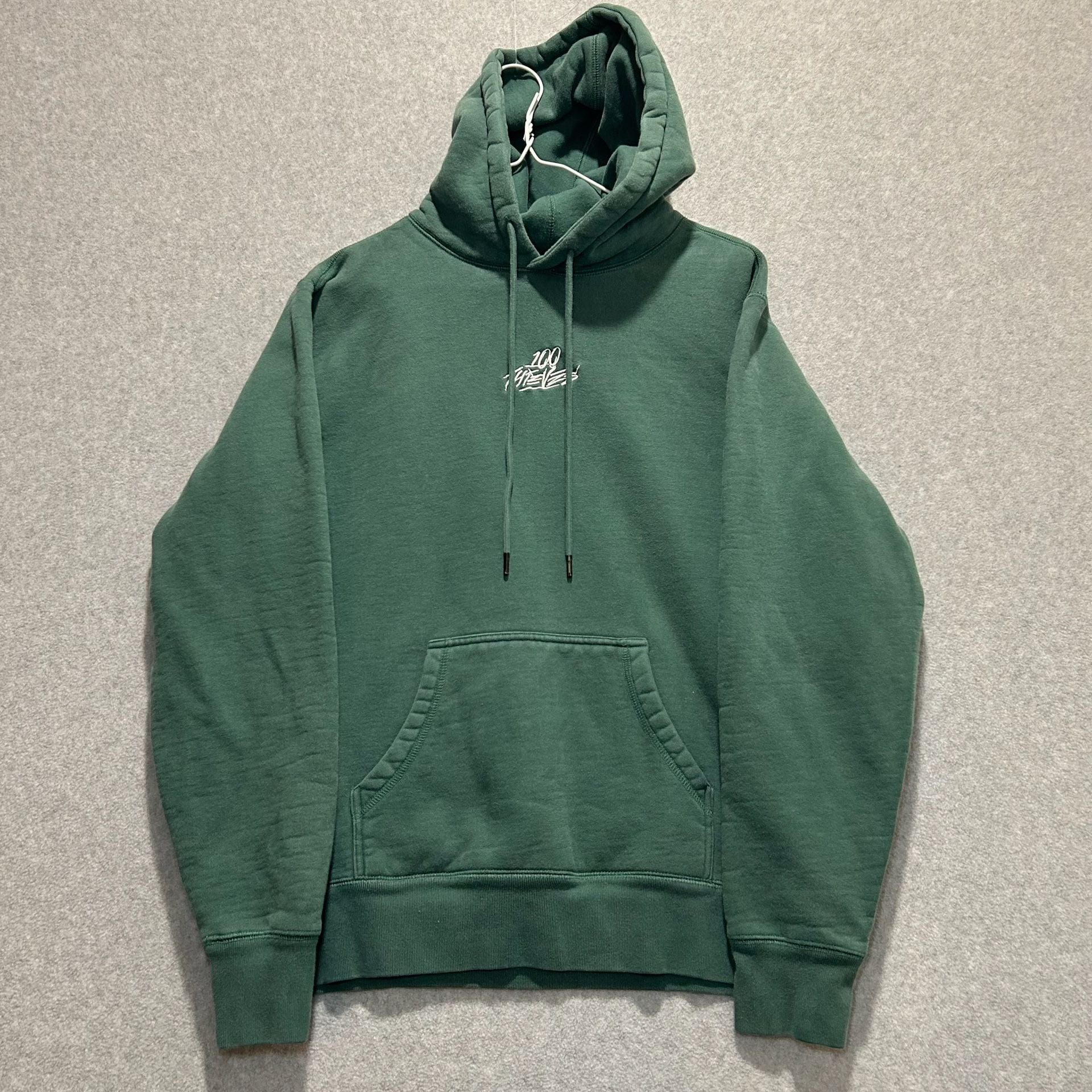 100 Thieves Men’s Green Hoodie Logo Embroidered Pullover Size M 2