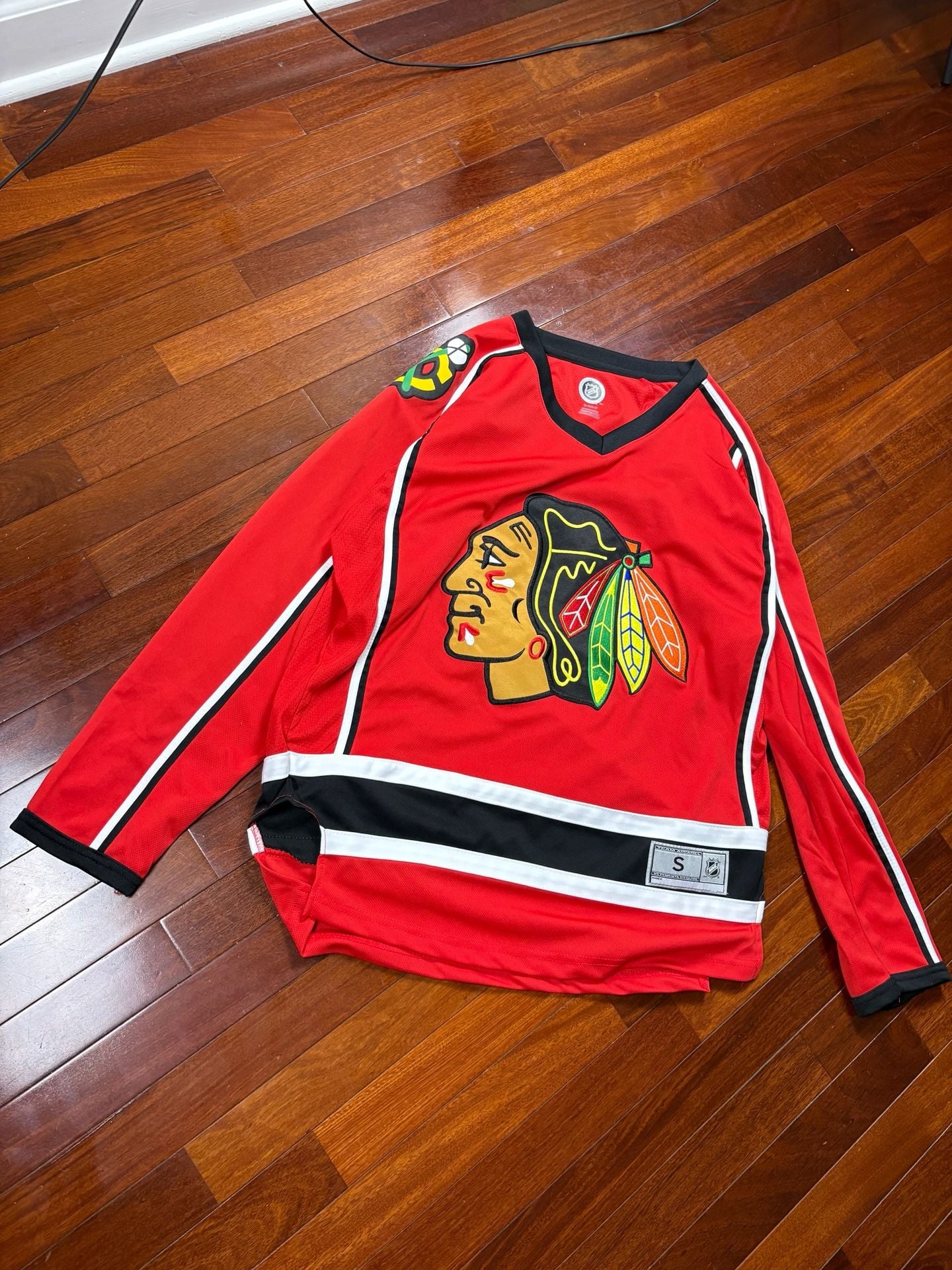 NHL Chicago Blackhawks Hockey Jersey Men’s Small Red 2