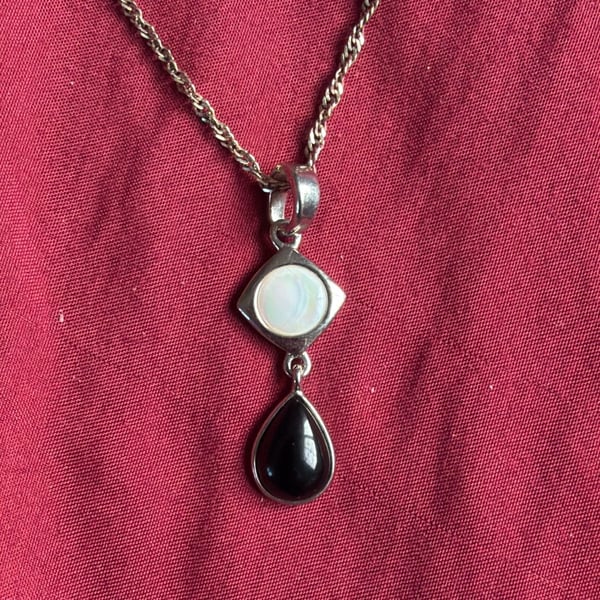 Milor 925 Sterling Silver Mother of Pearl Black Onyx Pendant Necklace