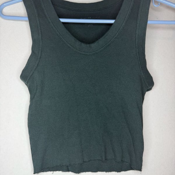 Brandy Melville Ribbed Crop Tank Top Green