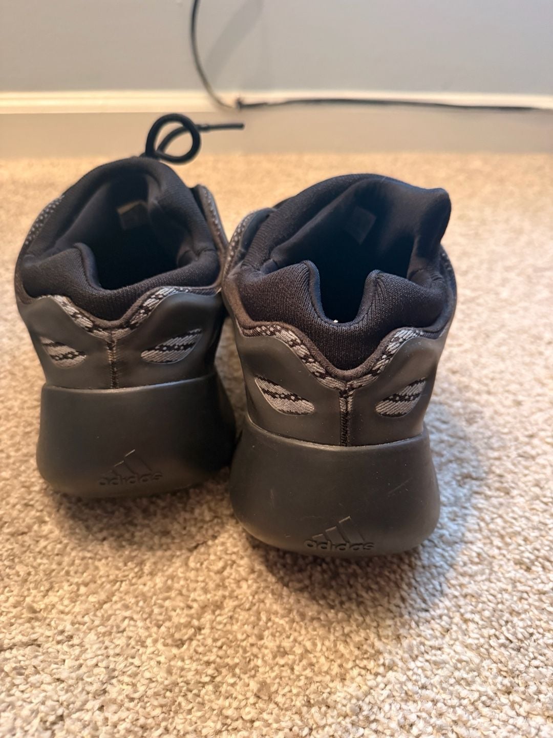 Adidas Yeezy 700 V3 Alvah Size 10.5 Black Sneakers 4