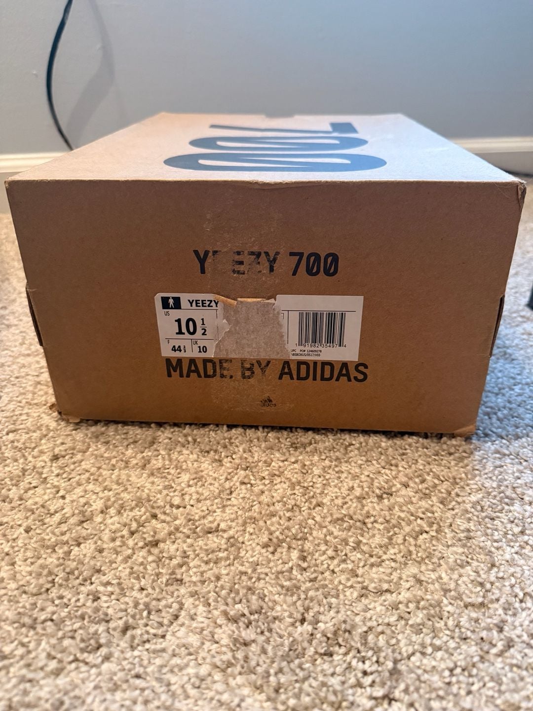 Adidas Yeezy 700 V3 Alvah Size 10.5 Black Sneakers 8