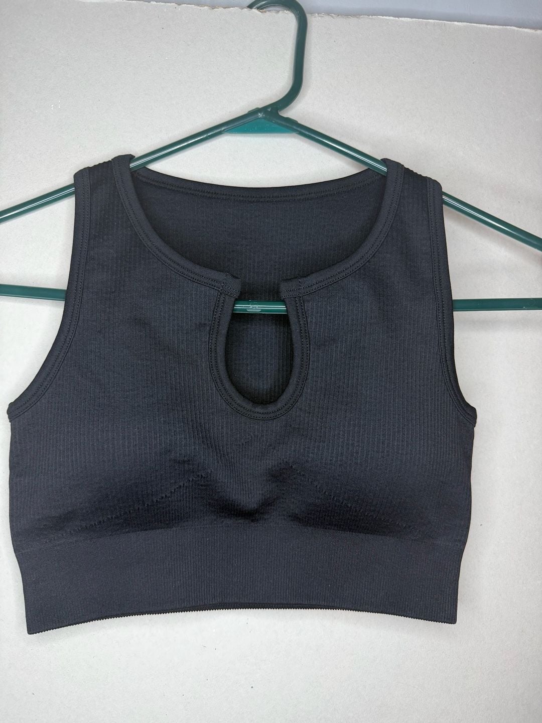 OQQ Seamless Ribbed Keyhole Sports Bra Size S Black Crop Top 2
