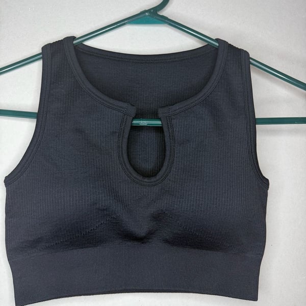 OQQ Seamless Ribbed Keyhole Sports Bra Size S Black Crop Top