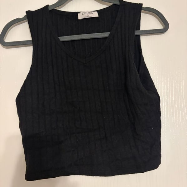 Zenana Ribbed Crop Tank Top Size L Black V-Neck Sleeveless