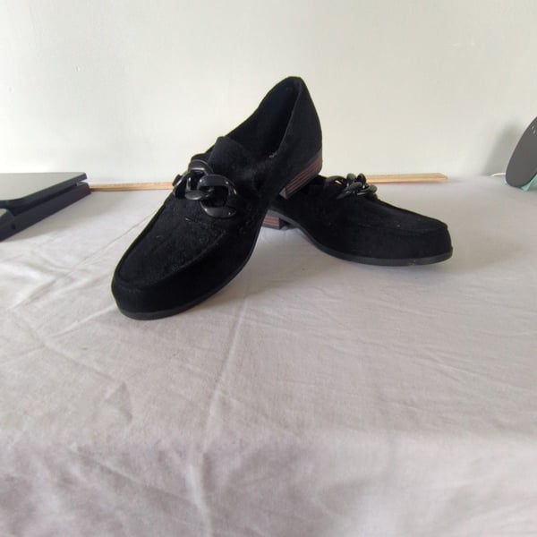 maurices Sasha Chain Loafer Size 9M Black Suede Slip On Block Heel Shoes