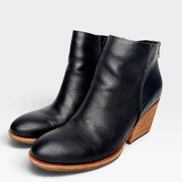 Kork-Ease Chandra Size 6.5M Black Leather Stacked Heel Booties