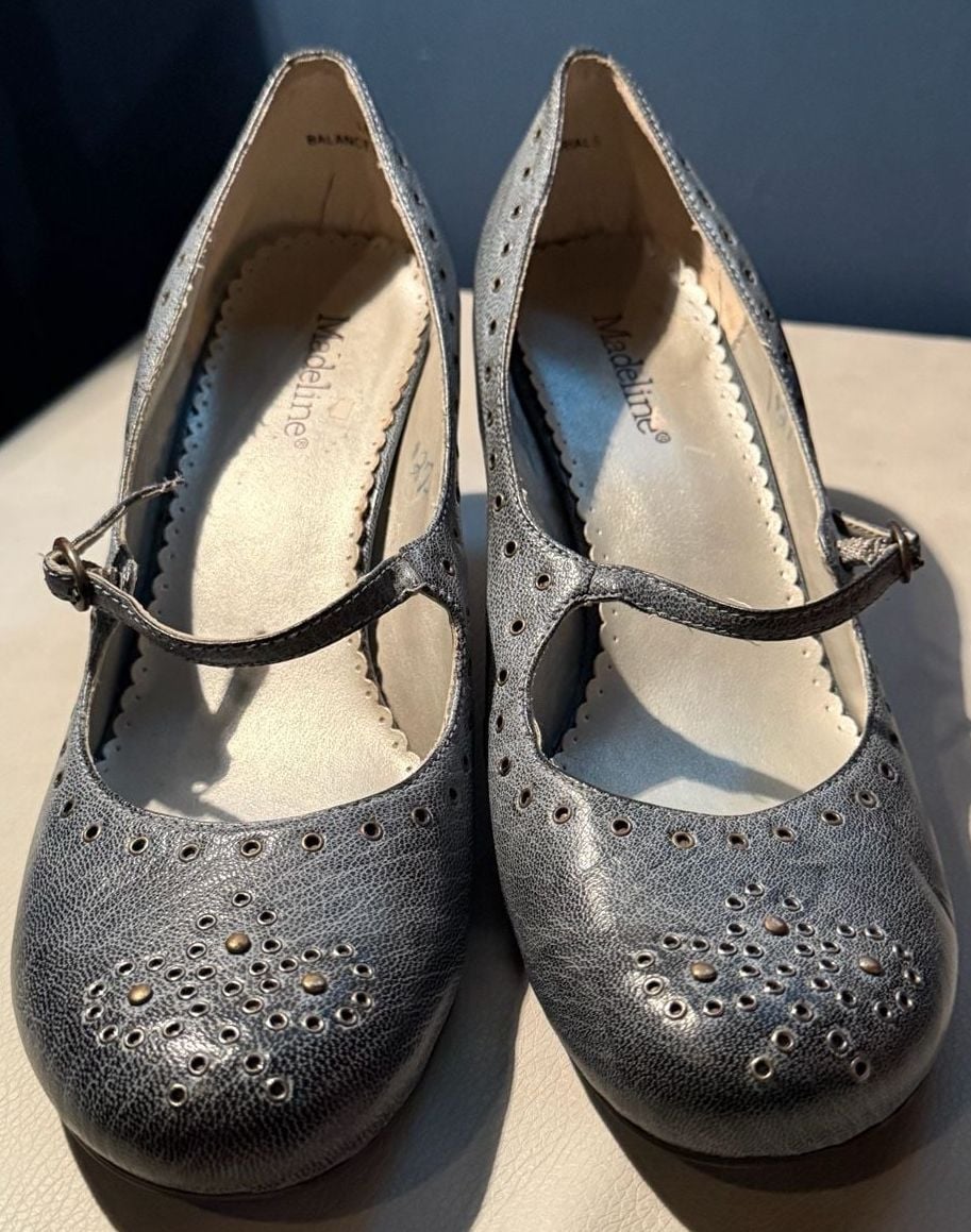 Madeline Women’s Gray Mary Jane Heels Studded Cutout Pumps Retro Y2K size 9 2