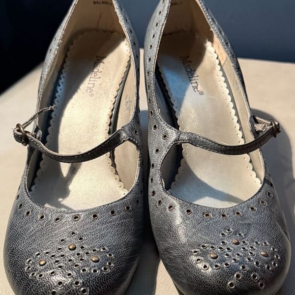 Madeline Women’s Gray Mary Jane Heels Studded Cutout Pumps Retro Y2K size 9