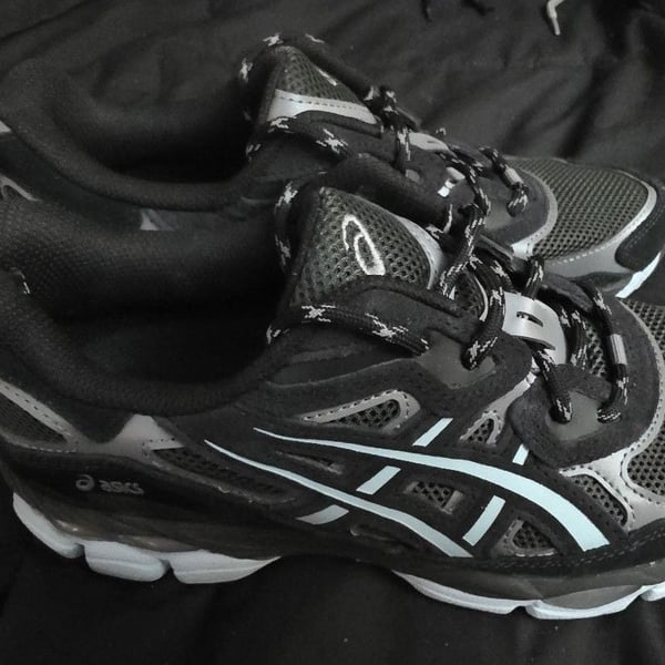 ASICS Gel-NYC Size 7 Black Graphite Grey Sneakers