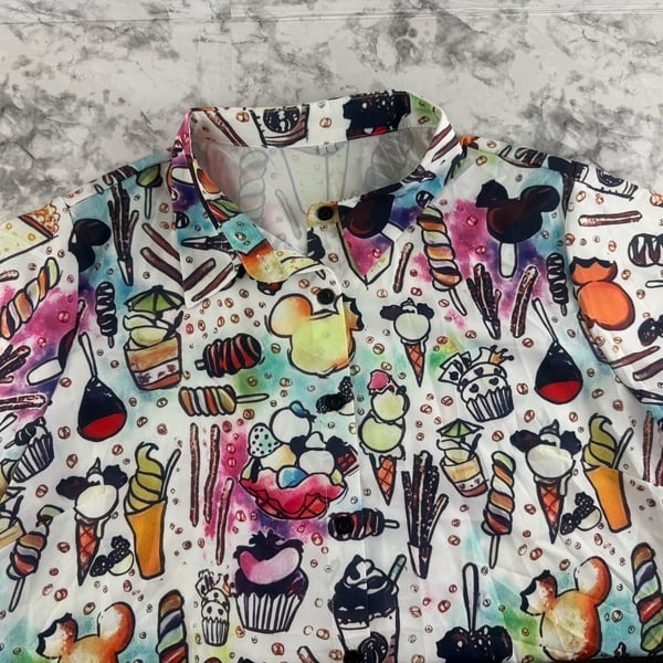 Disney Parks Short Sleeve Button Down Shirt Size L Mouse Treats Food Snacks