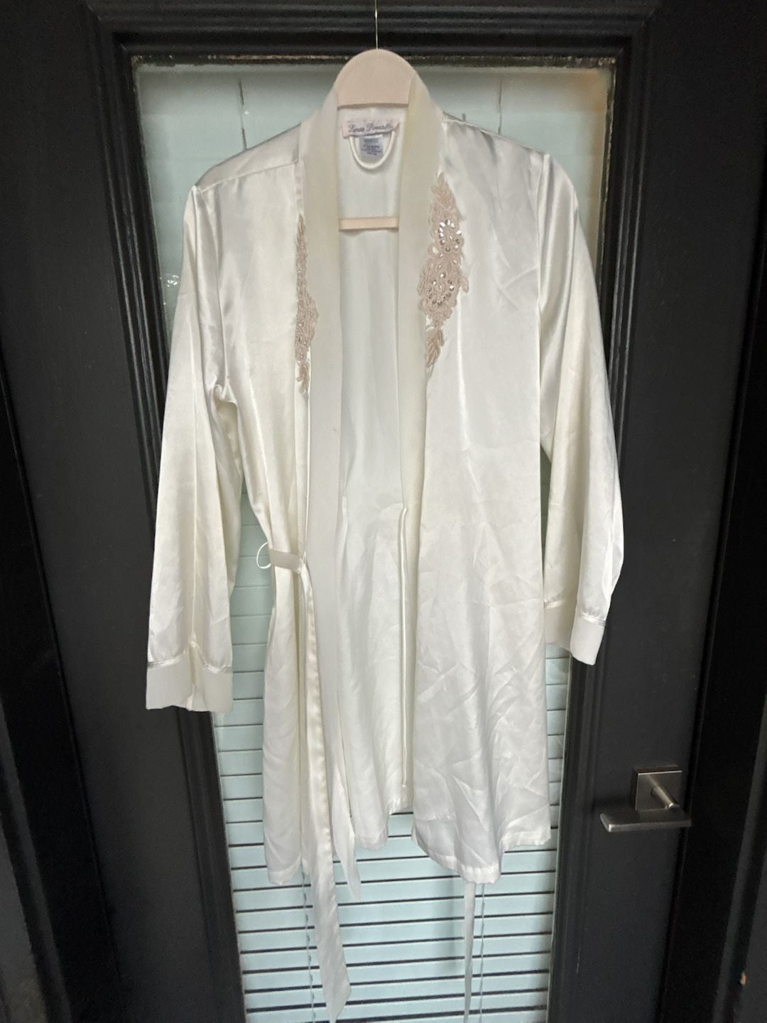 Linea Donatella Satin Robe Size S/M White MG2030 Lace Sequin 2