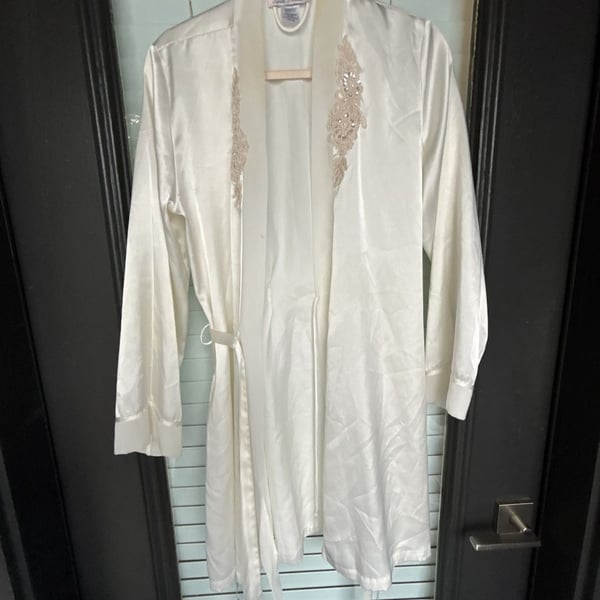 Linea Donatella Satin Robe Size S/M White MG2030 Lace Sequin
