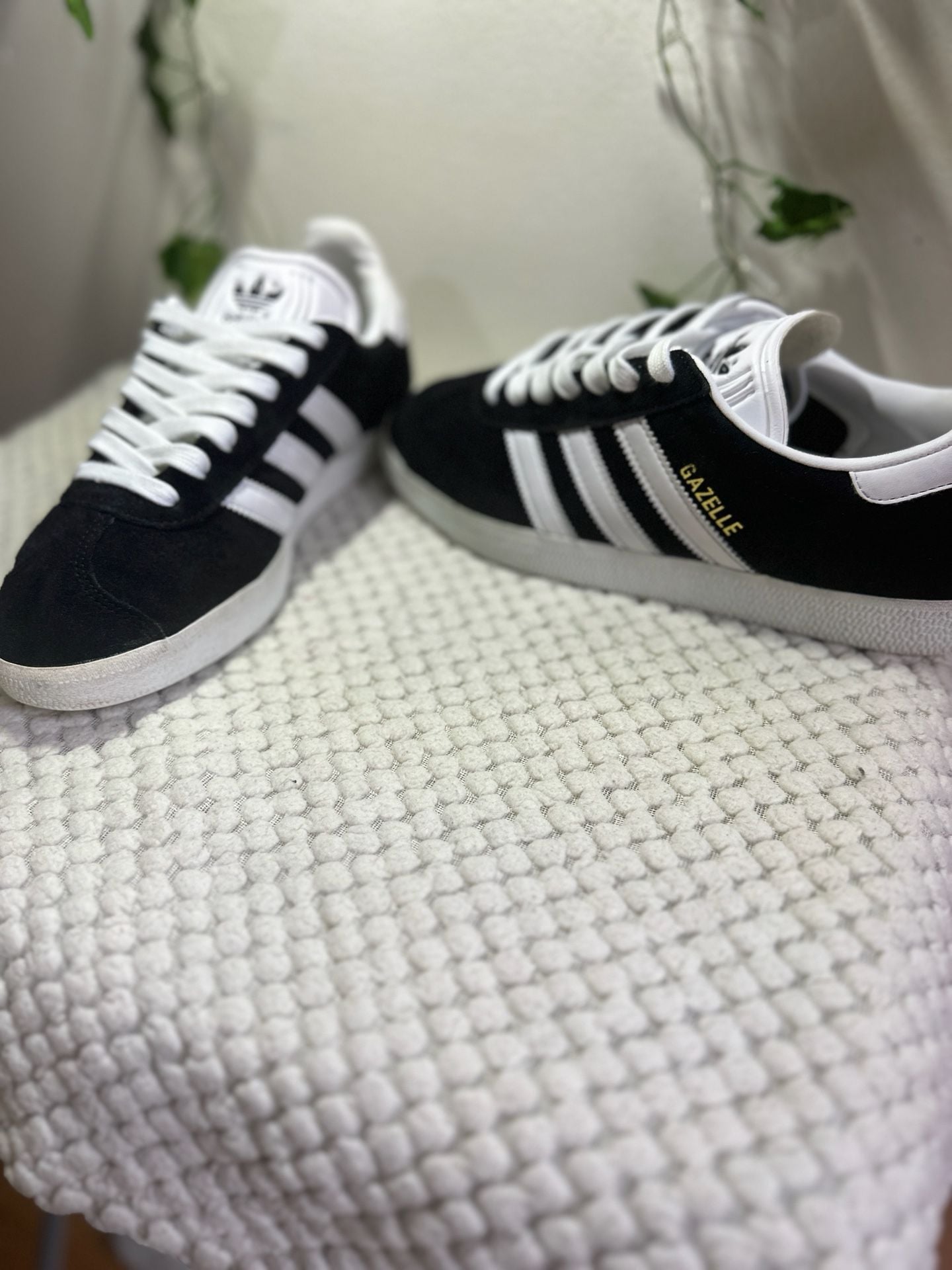 Adidas Gazelle Black White Gum Sole - Core Black / Cloud White / Gold - Size 4