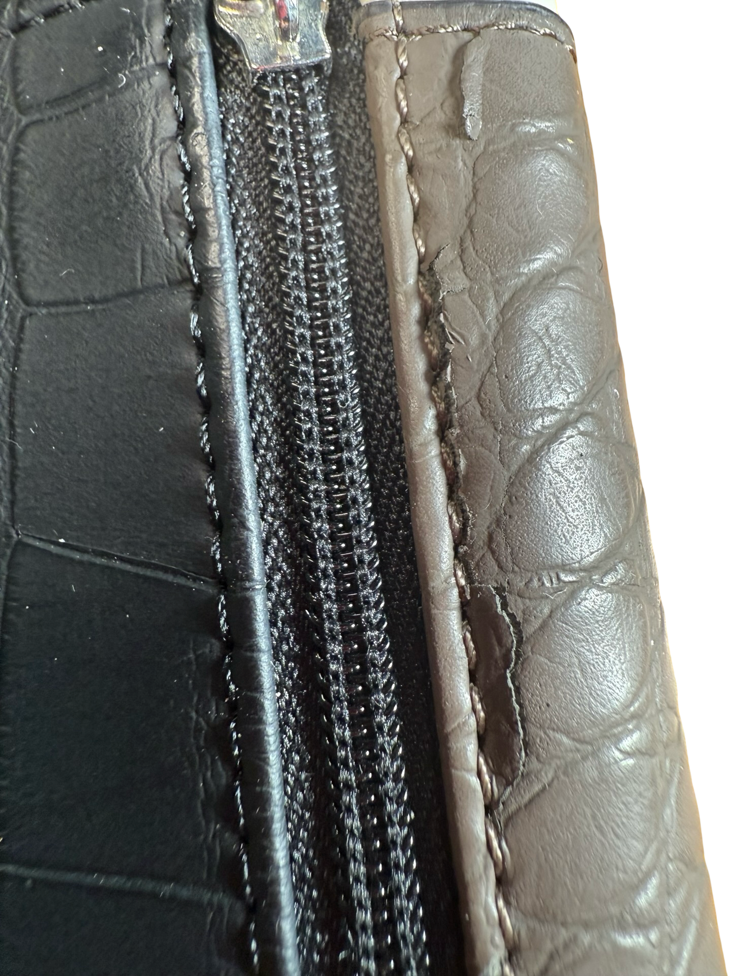 100% NEW w/Tags Guess JEANELLE SLG Medium Wallet--White 10