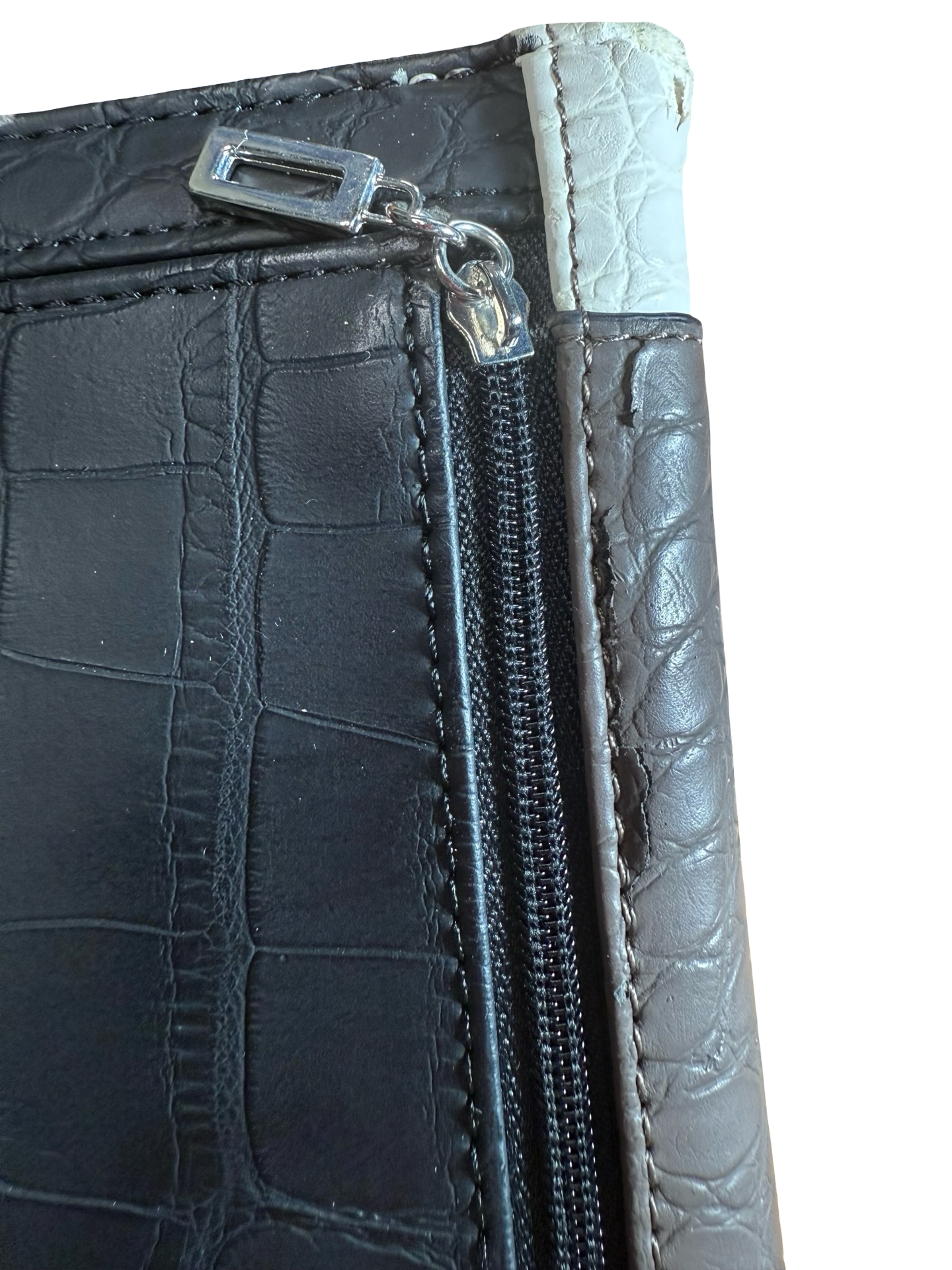 100% NEW w/Tags Guess JEANELLE SLG Medium Wallet--White 12