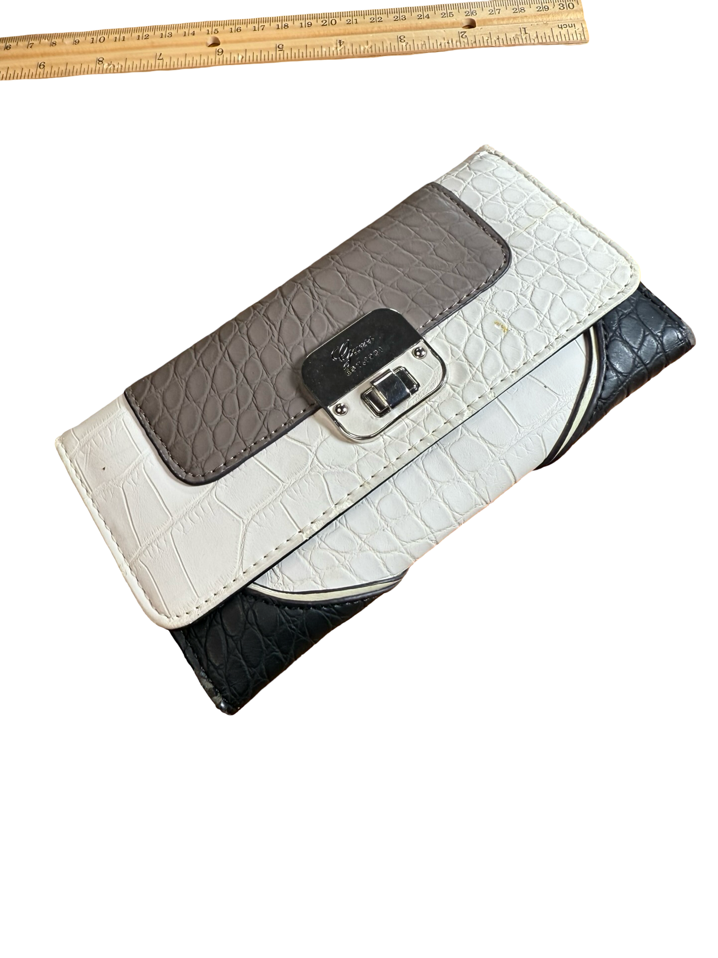 100% NEW w/Tags Guess JEANELLE SLG Medium Wallet--White 16