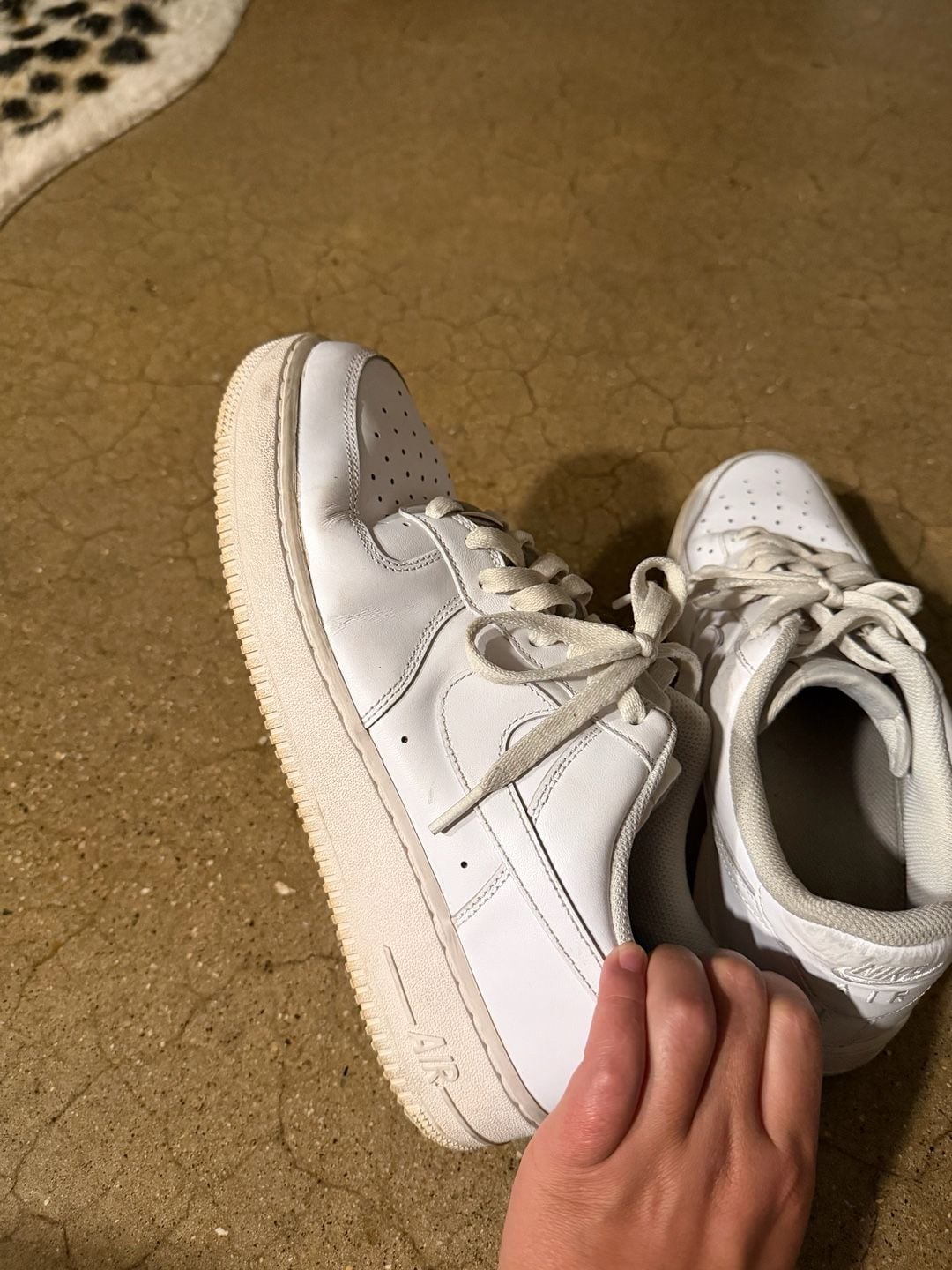 Nike Air Force 1 '07 Size 9.5 White Leather Low Top Sneakers 2