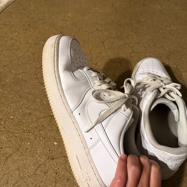 Nike Air Force 1 '07 Size 9.5 White Leather Low Top Sneakers