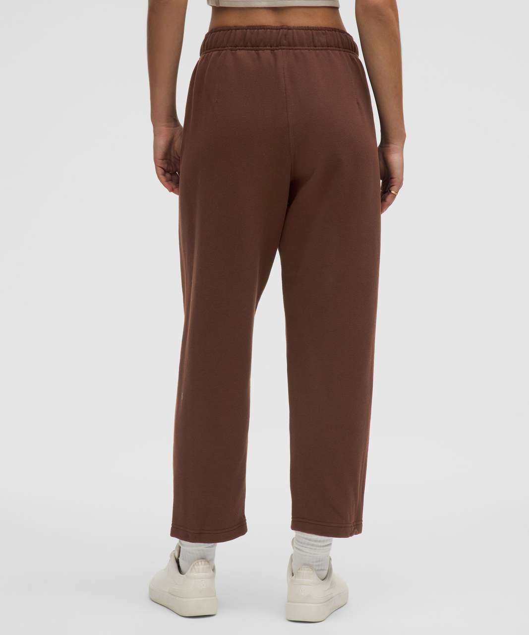 Lululemon Scuba Mid-Rise Tapered Pant 7/8 Length
Lava Cake size med 4