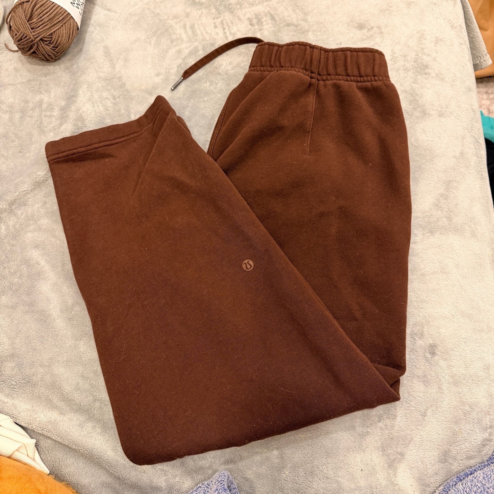 Lululemon Scuba Mid-Rise Tapered Pant 7/8 Length
Lava Cake size med 5