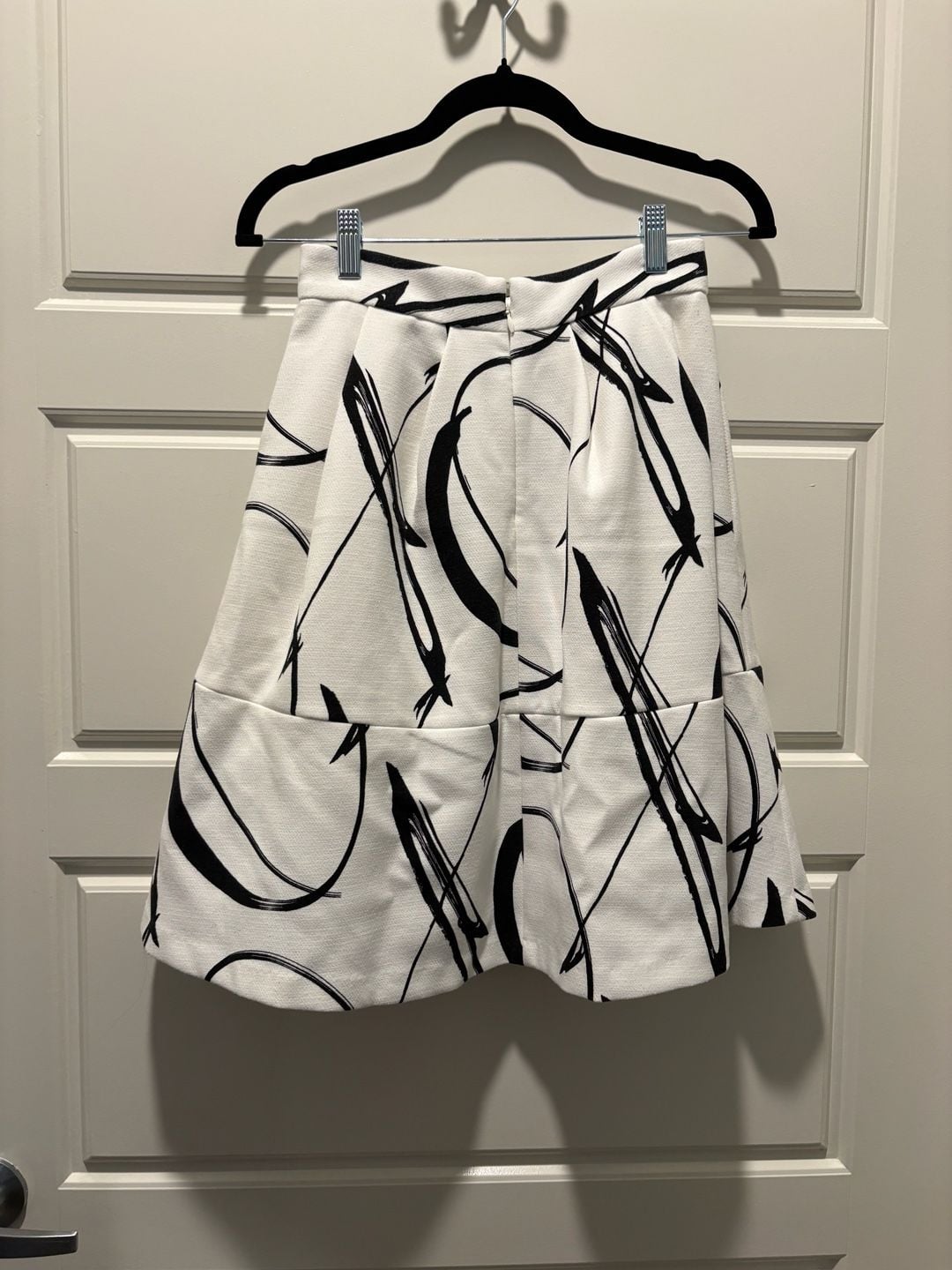 Banana Republic Pleated Skirt Size 0 White Black Abstract Print A-Line 4