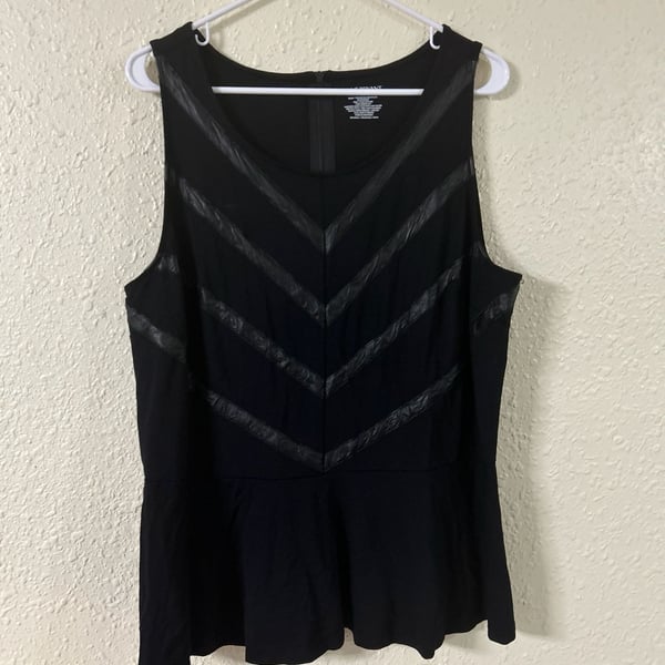 Lane Bryant Peplum Top Size 18/20 Black Faux Leather Trim Chevron