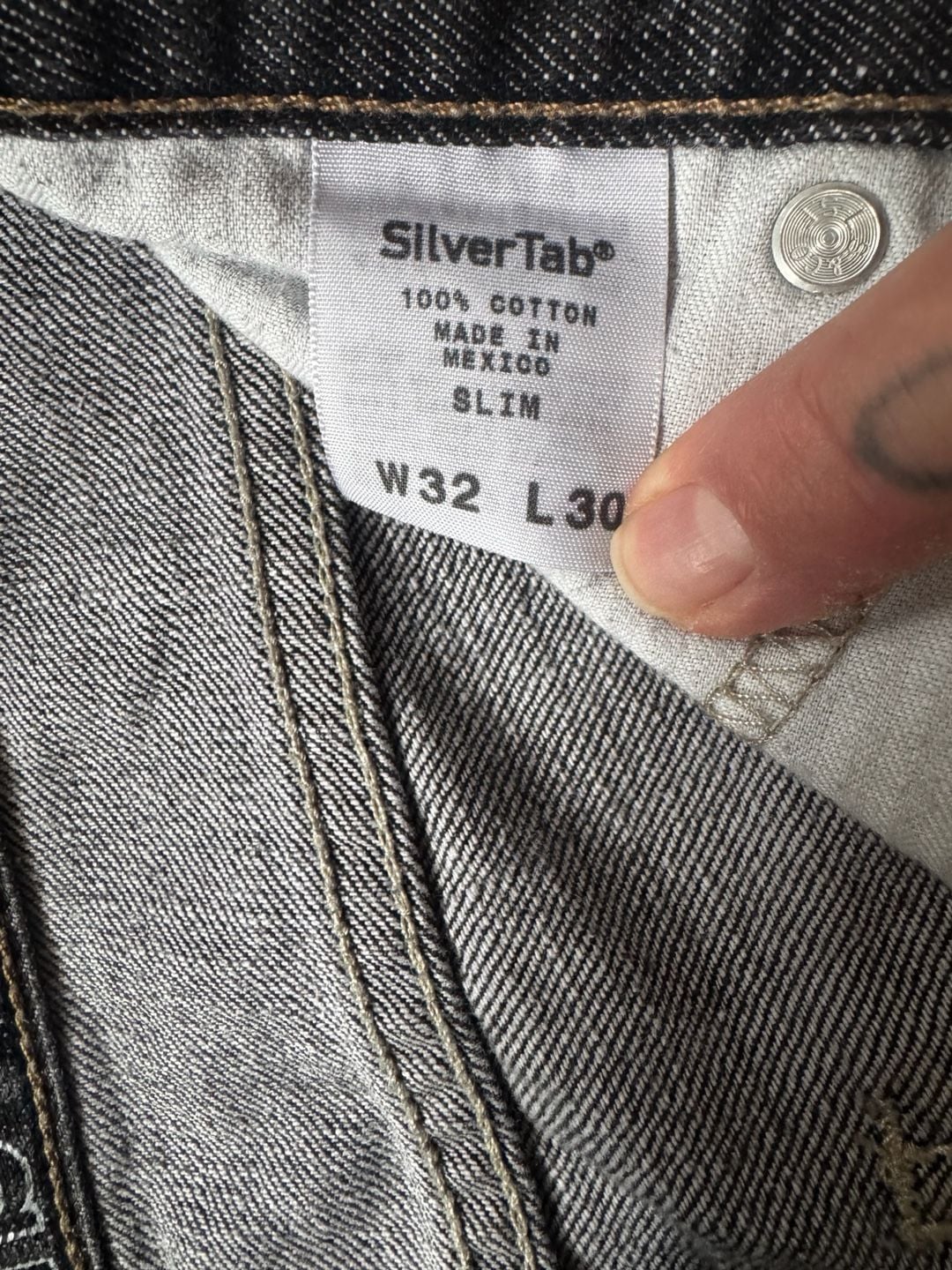 VINTAGE ‘00s Y2K-Era Levi's 33” x 30” SilverTab Black SLIM JEANS DENIM PANTS 7