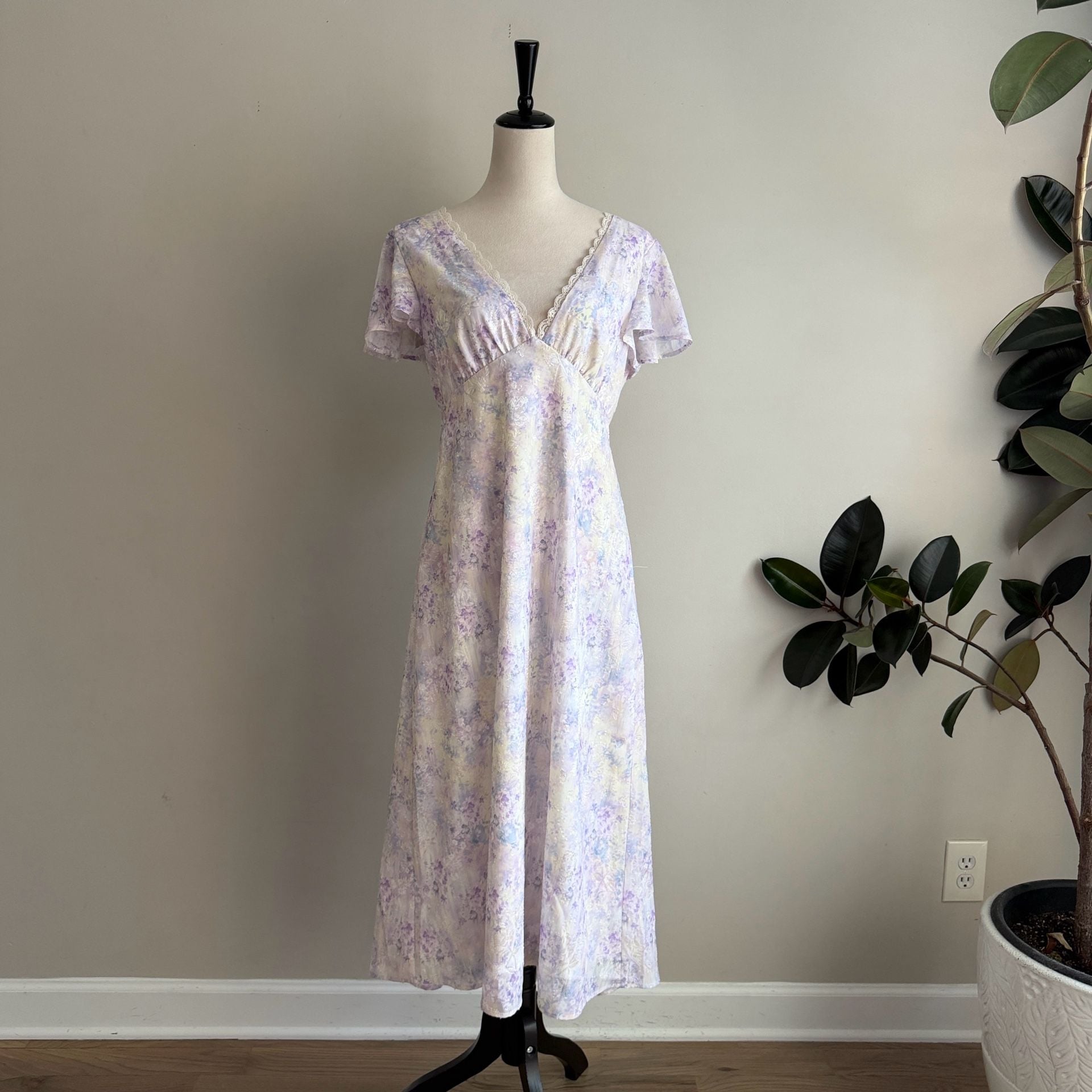 Storia Fairy Romantic Floral Midi Dress Purple Lace Tie Back 4