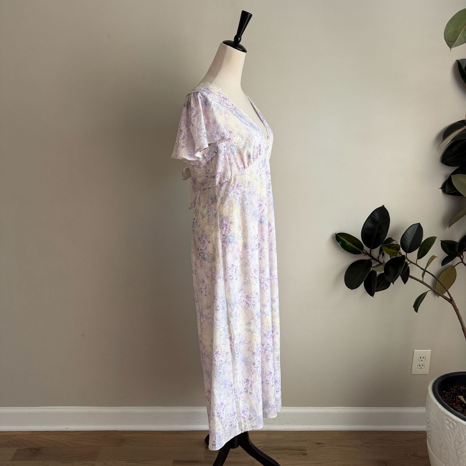 Storia Fairy Romantic Floral Midi Dress Purple Lace Tie Back 6