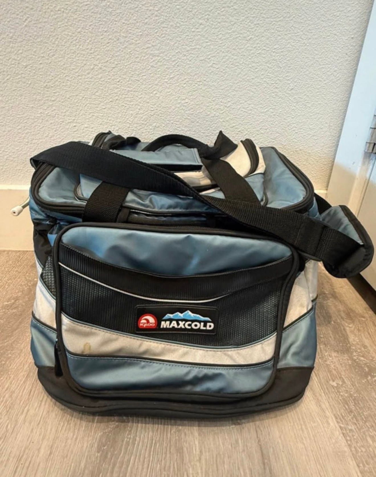 Igloo MaxCold Soft Cooler Bag Blue 1