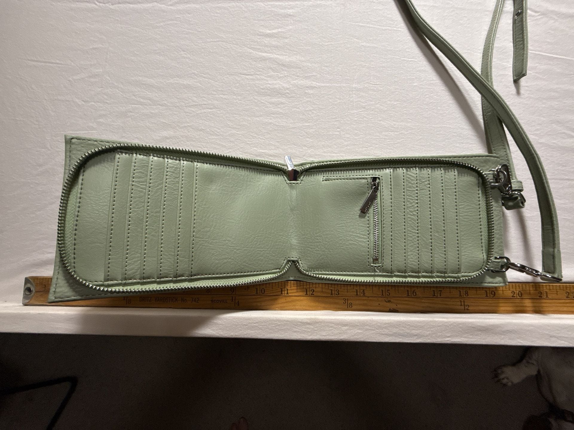 Matt & Nat Crossbody Bag Phone Holder Green Vegan Leather 6