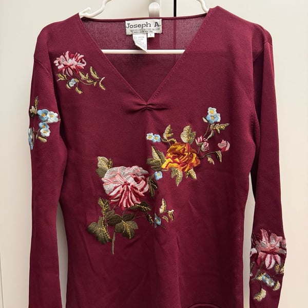 Joseph A. Floral Embroidered V-Neck 
