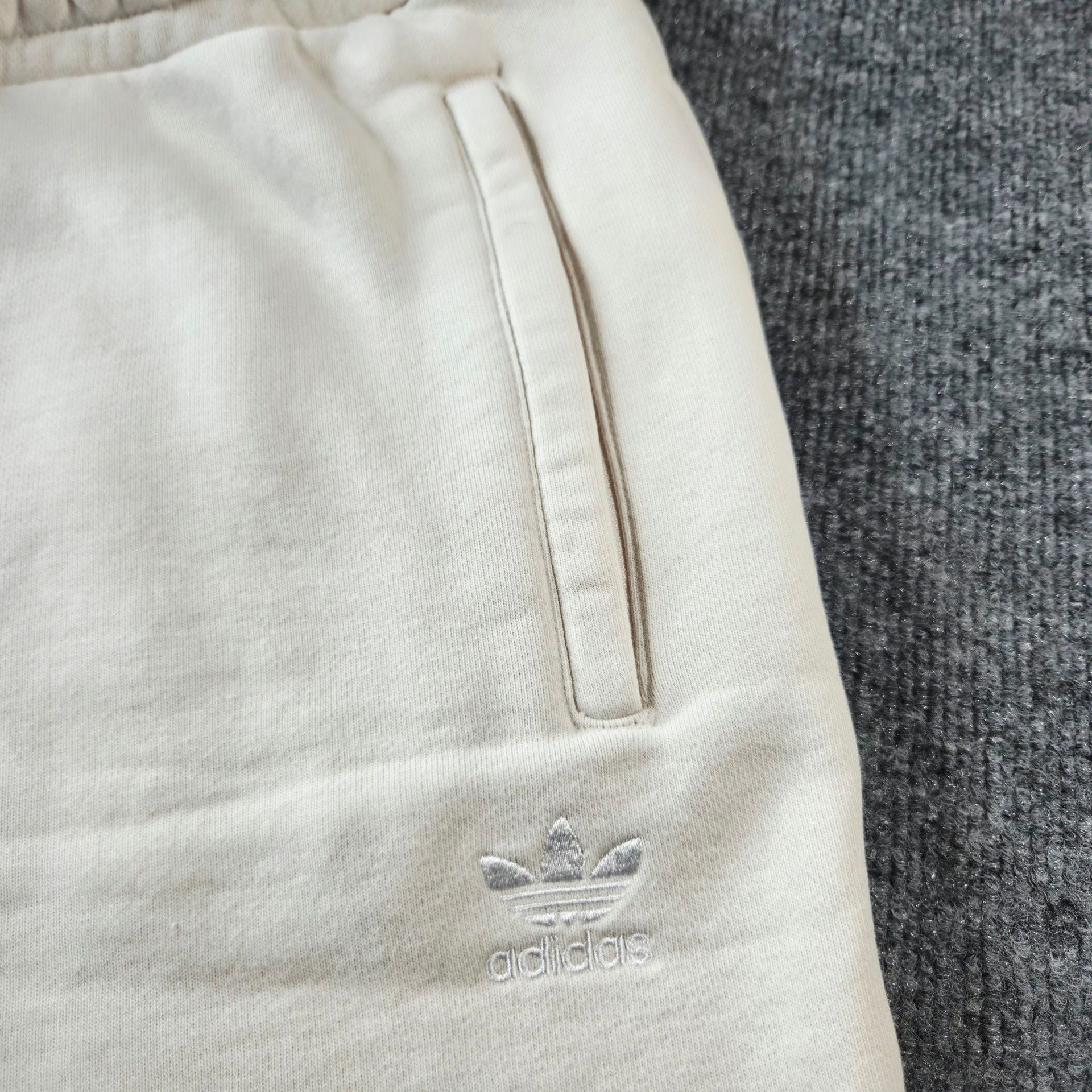 Adidas Trefoil Sweat Shorts Size US L Off White Cotton 10