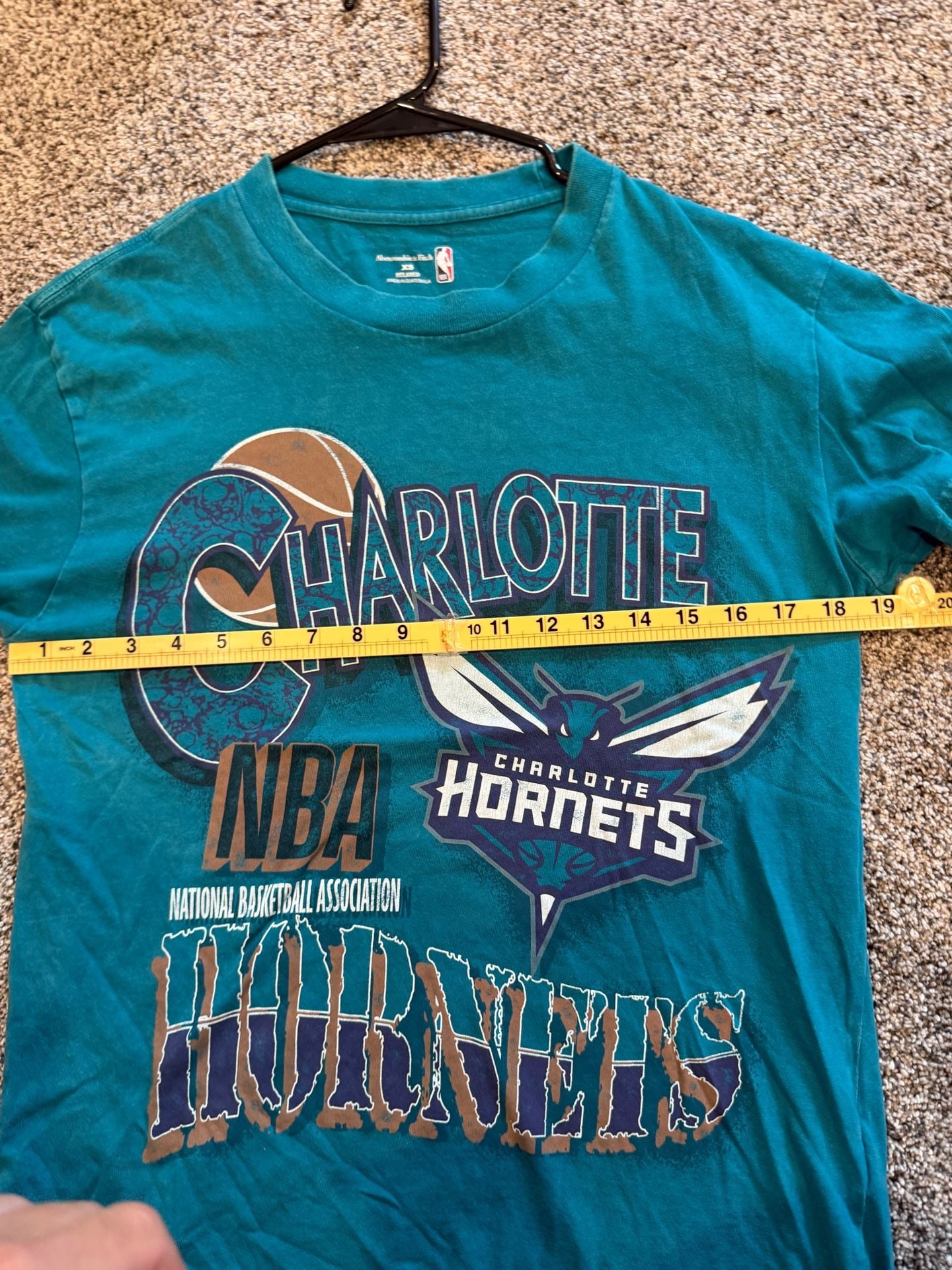 Abercrombie & Fitch Charlotte Hornets NBA T-Shirt XS 7