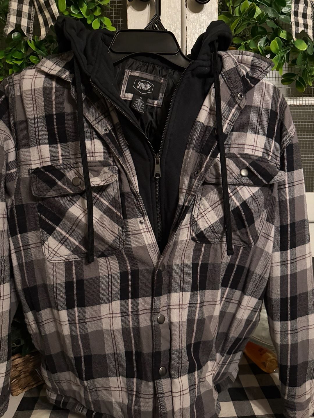 Berkley Jensen Hooded Flannel Jacket Size M Black White Plaid Quilted 7